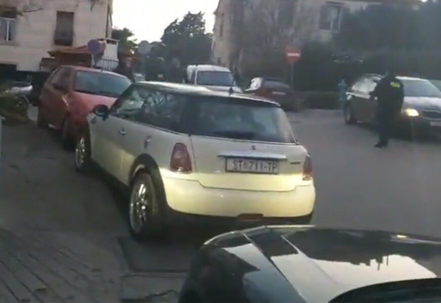 POLICIJA TRAGA ZA UBICOM Duge cijevi na ulicama Splita, građani uznemireni (VIDEO)