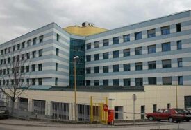 LJEKARI IM SE BORE ZA ŽIVOT Štićenici staračkog doma u Lukavcu u teškom stanju nakon požara