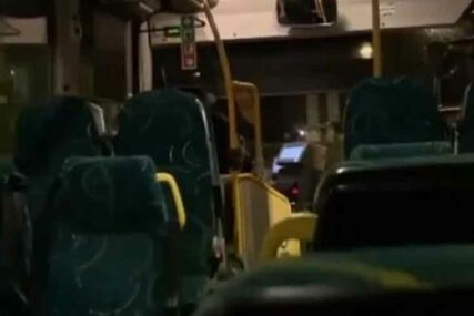 BAŠ SE OPUSTIO Vozač autobusa mislio da je sam u vozilu, pa PUSTIO GLAS (VIDEO)