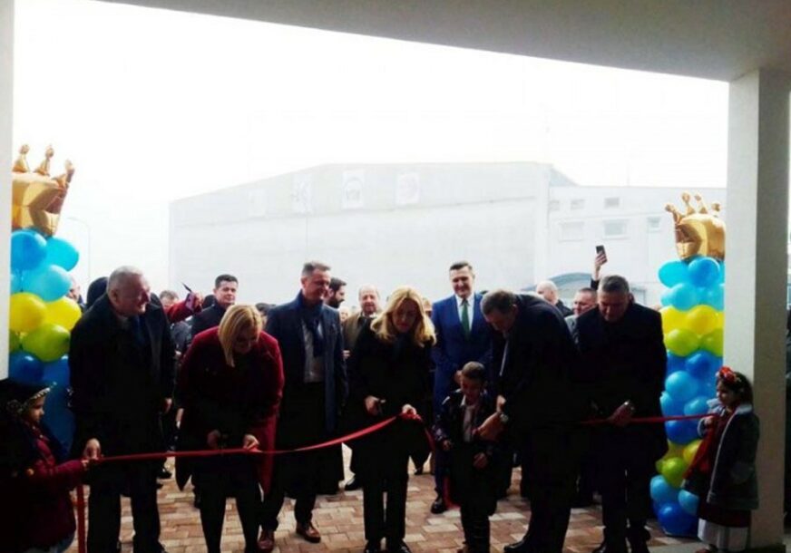 OBDANIŠTE ZA 60 MALIŠANA Dodik i Cvijanovićeva otvorili vrtić "Bajka" u Aleksandrovcu