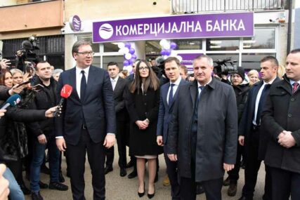 POSAO ZA NEKOLIKO RADNIKA Vučić, Višković i Runićeva otvorili filijalu Komercijalne banke u Drvaru