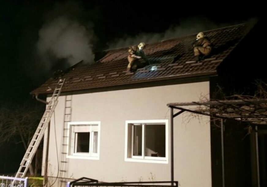 ZAPALIO SE DIMNJAK Požaru u porodičnoj kući u Prijedoru, vatrogasci spriječili širenje vatre