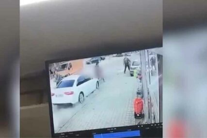 UZNEMIRUJUĆI VIDEO Majka koju je na pješačkom pokosio “audi” u teškom stanju, kćerka u šoku