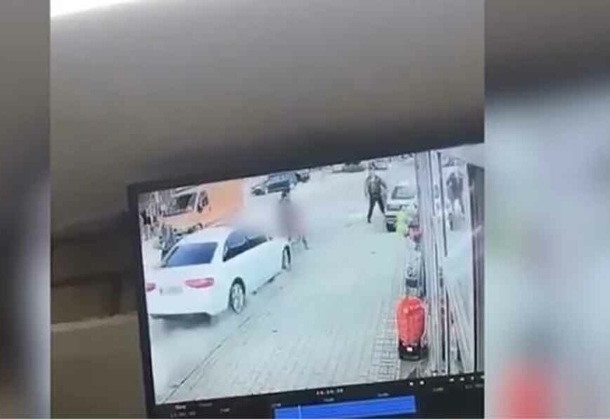 UZNEMIRUJUĆI VIDEO Majka koju je na pješačkom pokosio “audi” u teškom stanju, kćerka u šoku