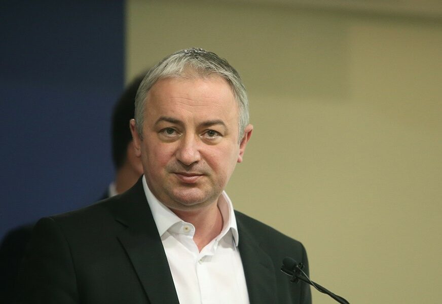 “Vladajući ne žele fer izbore” Borenović nakon sastanka Interresorne radne grupe za izmjenu izbornog zakonodavstva