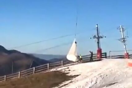 APSURDAN POTEZ Helikopterima dovozili snijeg na staze francuskog skijališta (VIDEO)