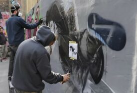 Ispisali uvredljive grafite: Policija u Doboju traga za vandalima
