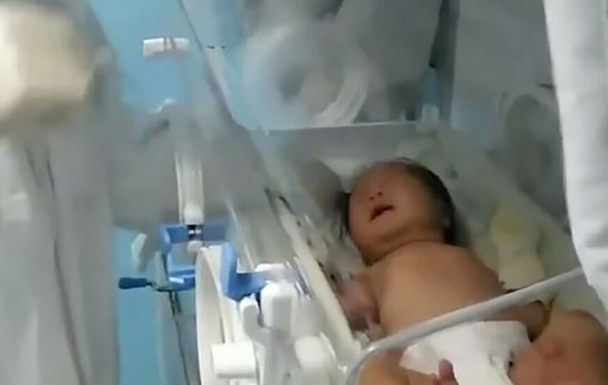 LIJEPE VIJESTI IZ VUHANA Beba od 17 dana izliječena od virusa korona i to BEZ LIJEKOVA (VIDEO)