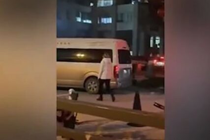 POTRESNO Kineskinja neutješna dok odvoze tijelo njene majke PREMINULE od koronavirusa (VIDEO)