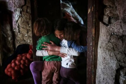 SVI ZNALI I ĆUTALI Mjesecima djeca sama živjela bez hrane u kući koja se raspada (FOTO)