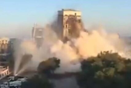 NI BAGER JOJ NIŠTA NE MOŽE Zgrada srušena eksplozijom, ali je kula ostala da STOJI (FOTO)