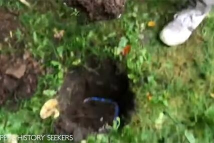 BIZARNO Zakopao hamburger sa šejkom i pomfritom u vrt i pojeo to nakon 14 MJESECI (VIDEO)