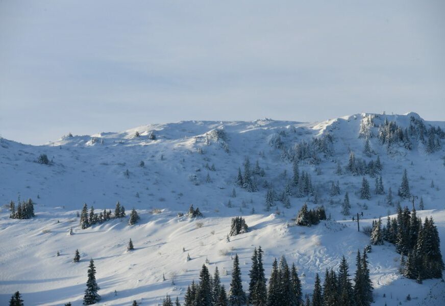 STIŽE HLADNO VRIJEME Snijeg prekrio vrhove planina Bjelašnice, Vlašića i Jahorine