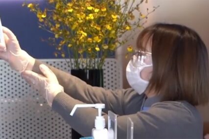 STRAH NE JENJAVA Hotel koristi ROBOTA da smanji mogućnost širenja virusa korona (VIDEO)