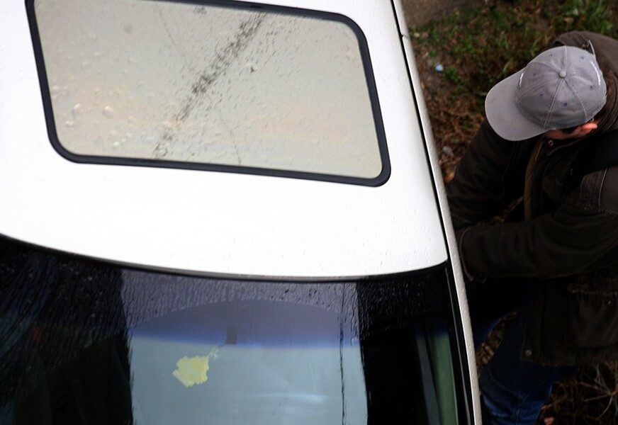Policija traga za lopovima: Ukraden automobil u Banjaluci