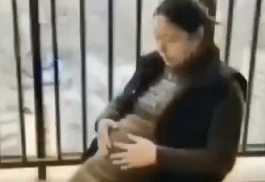 OČI U OČI SA SMRTONOSNIM VIRUSOM Video snimak trudne medicinske sestre RAZBJESNIO LJUDE