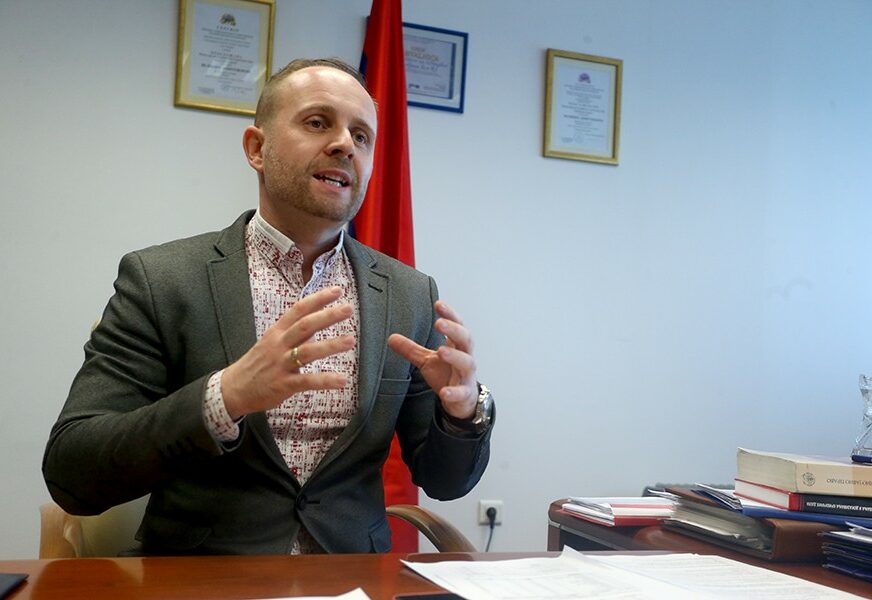 UŠTEDOM DIŽU DVIJE ZGRADE Raseljeni dobijaju vlastiti krov nad glavom