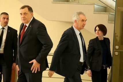 Šarović poručuje Dodiku "Nismo na strani politike koja vodi u ambis"