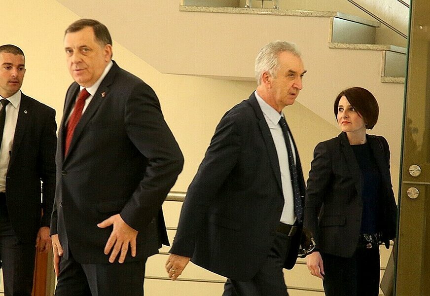 Šarović poručuje Dodiku "Nismo na strani politike koja vodi u ambis"