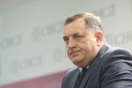 "MIGRANTI OZBILJAN PROBLEM" Dodik smatra da se na organe BiH ne može računati
