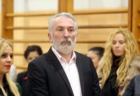 „UČENIK PAO U NESVIJEST, NASTAVNICI POZLILO“ Popržen objasnio zašto su tražili obustavu nastave za učenike