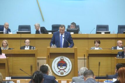 „ĐUKANOVIĆ NE MOŽE NA POZORNICU U SARAJEVU“ Dodik se obratio poslanicima, poruka za SDS i PDP