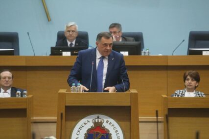 “REPUBLIKA SRPSKA JE PONOSNA” Dodik poručio da je vojska snaga koja je sačuvala svoj narod