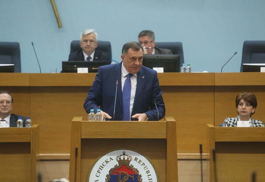 “REPUBLIKA SRPSKA JE PONOSNA” Dodik poručio da je vojska snaga koja je sačuvala svoj narod