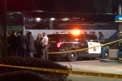 PUCNJAVA U AUTOBUSU U KALIFORNIJI U krvavom piru jedna osoba ubijena, petoro ranjenih (FOTO)