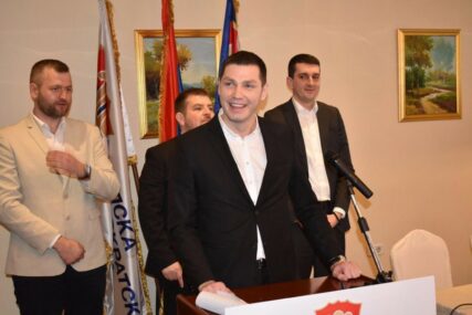 Vekić izabran za PREDSJEDNIKA Mladih SDS, Petrović za ZAMJENIKA