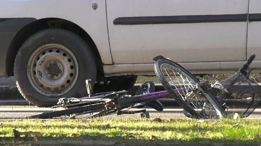 DJEČAK (13) TEŠKO POVRIJEĐEN Udario ga automobil dok je vozio bicikl