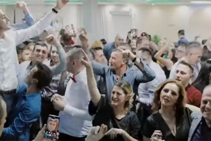 "NE DAMO SVETINJE" Svatovi u Beranama uglas skandirali, USIJALI INTERNET (VIDEO)