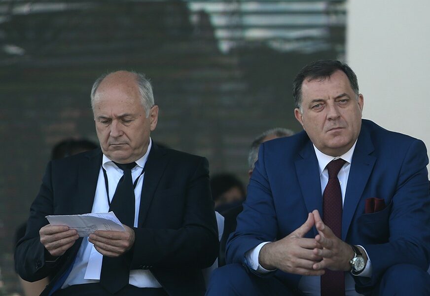 Da li će Karadžić poslati Dodika u POLITIČKI KARANTIN: Analitičari o Inckovim prijetnjama lideru SNSD