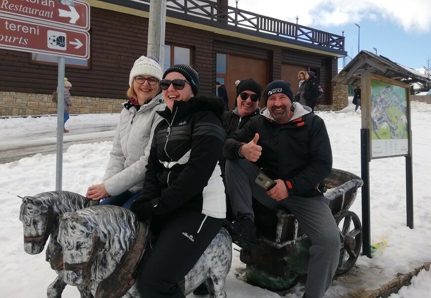 SJAJNA SUBOTA NA VLAŠIĆU Njima je od snijega draža konjska zaprega, i to KAMENA (FOTO)