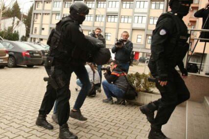OD AVGUSTA PRODAVALI DROGU Dileri uhapšeni u akciji "Kavez" predati tužilaštvu (FOTO)