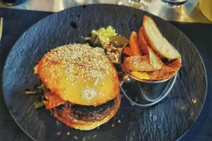 ZBOGOM RUTINI Burgeri s mesom i jabukama za UKUSNU VEČERU