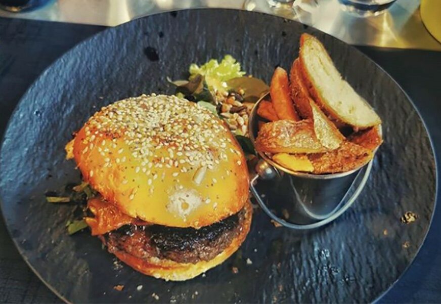 ZBOGOM RUTINI Burgeri s mesom i jabukama za UKUSNU VEČERU