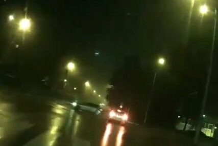 ŠOKANTNO Bahati vozač juri ulicama Banjaluke (VIDEO)