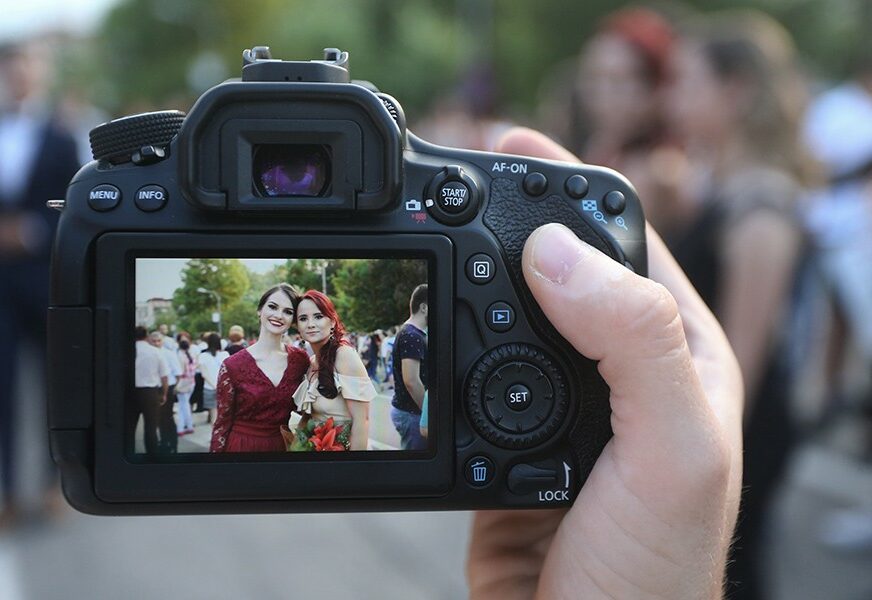 “Kakav grebator” Fotograf obrisao sve slike sa vjenčanja nakon JEDNE REČENICE MLADOŽENJE