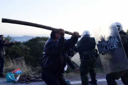 SUZAVAC NA GRAĐANE Na grčkim ostrvima izbili sukobi s policijom zbog izgradnje centara za migrante
