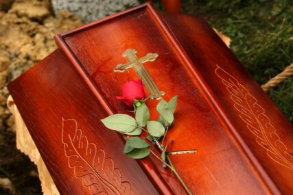 GODINA PANDEMIJE U Bijeljini lani 145 sahrana više nego ranije