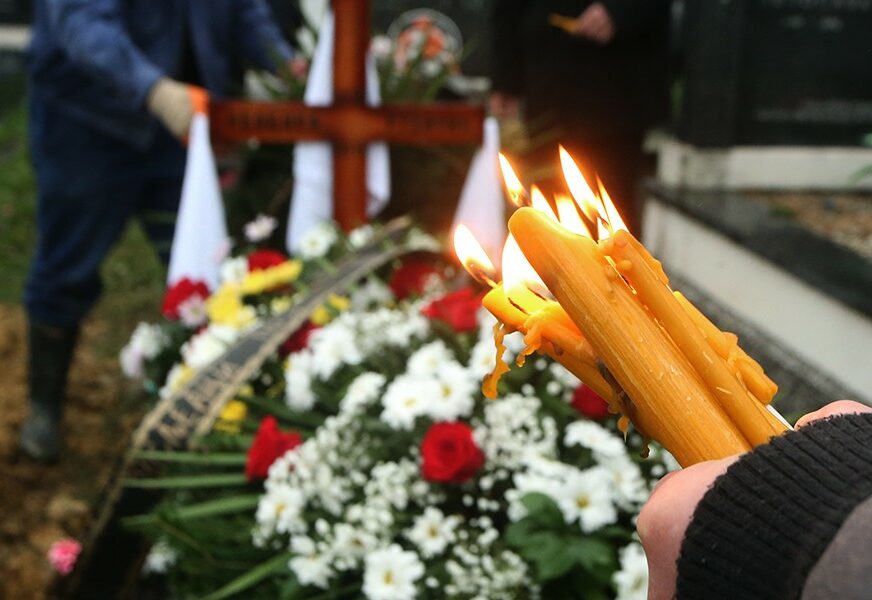 Nesvakidašnji slučaj kod Kozarske Dubice: Razbio temelj za nadgrobni spomenik nezadovoljan izborom groblja