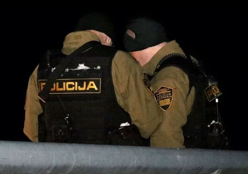 POLICAJAC UHAPŠEN U TUZLI Osumnjičen za nasilje u službi i nezakonito hapšenje