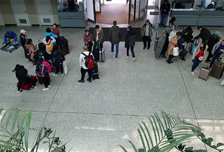 STRAH NA SARAJEVSKOM AERODROMU Putnici se odvojili od grupe Kineza zbog konoravirusa
