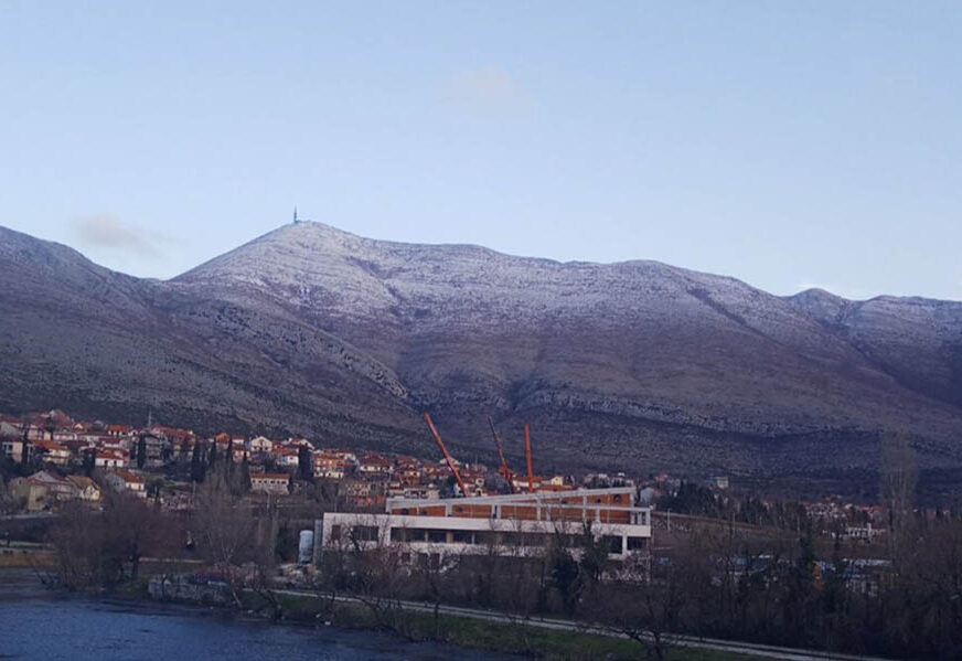 ZABIJELIO SE LEOTAR Osvano prvi snijeg u Trebinju ove godine