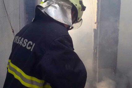 HAOS U BIHAĆU Migranti izazvali požar u zgradi Doma penzionera