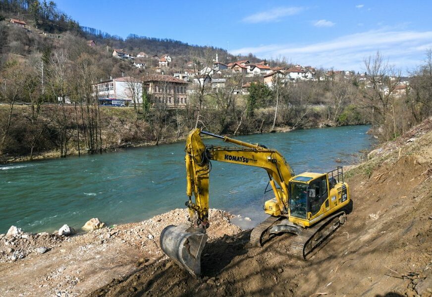 MAŠINE NA TERENU Počela izgradnja mosta u Srpskim toplicama