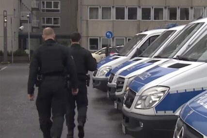 VELIČALI NASILJE I NACISTE Otpušteno 19 policajaca u Njemačkoj, jedan suspendovan