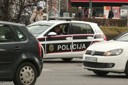 Nesreća u Sarajevu: Automobil se zabio u policijsku patrolu