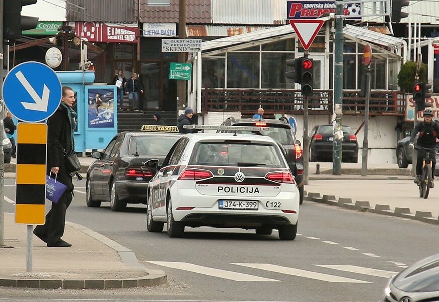 Policija u Sarajevu traga za pljačkašem: Radnici u trgovini prijetio nožem